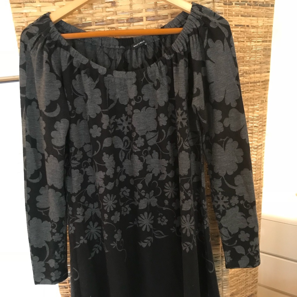Gray/black flowered tunic